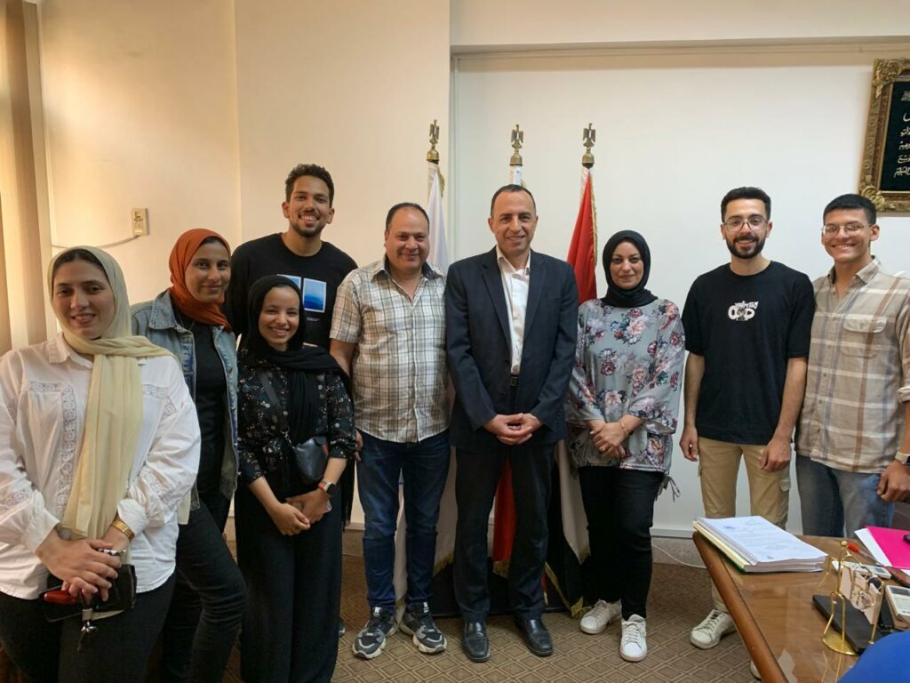 عميد الكلية يهنىء الطلاب الفائزين المشاركين فى وفد منتخب جوالة جامعة بورسعيد